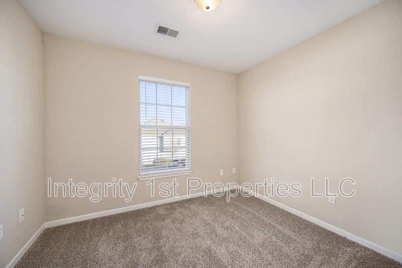 Kansas City Condo: 5930 NW 91st Ter