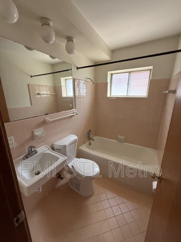 St. Louis Apartment: 4838 South Broadway Street Unit B