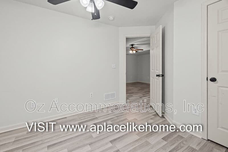De Soto Townhome: 34076 W 90th Cir