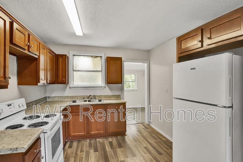 Jacksonville House: 1288 28th St W
