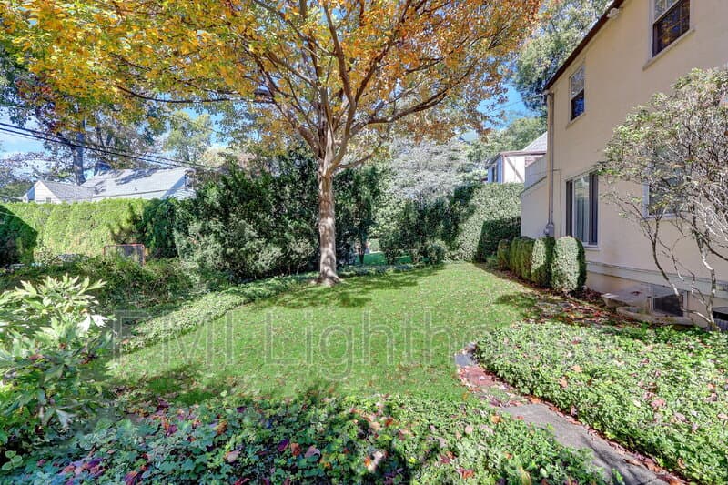 Manhasset House: 109 Chase Road