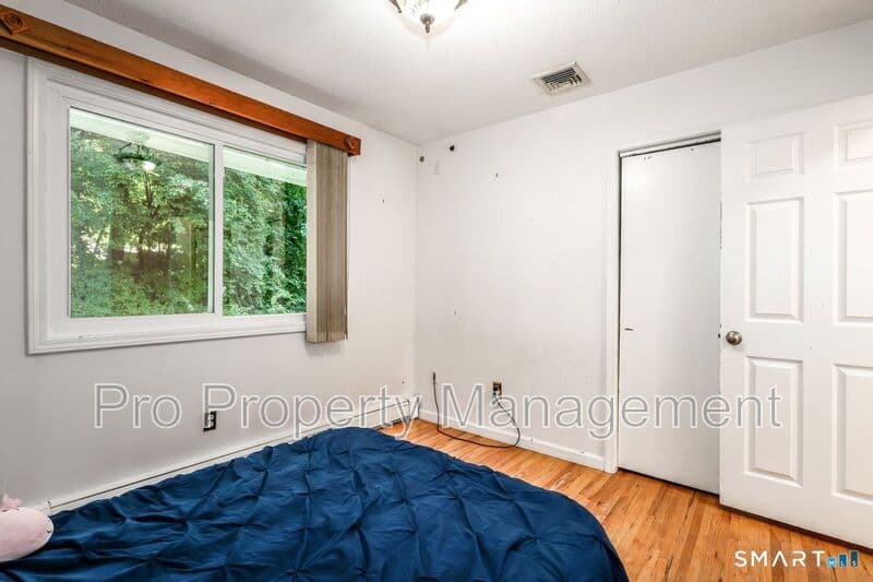 New Milford House: 212 Chestnut Land Rd.