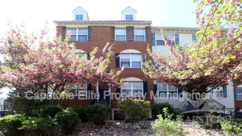Newark Condo: Society Hill Quad - Standard Room