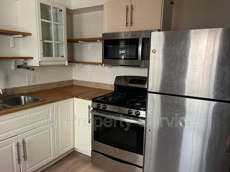 Sacramento House: 376 Morrison Avenue