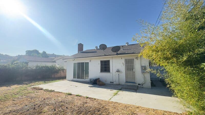 Glendora House: 427 E Haltern Ave
