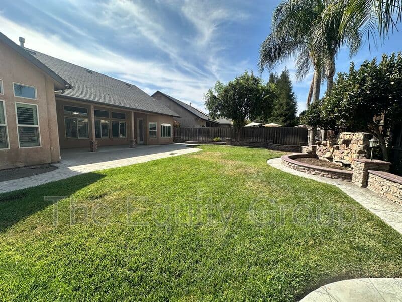 Visalia House: 239 North Preston St