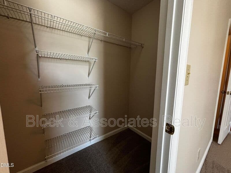 Fayetteville House: 259-7 Waterdown Drive