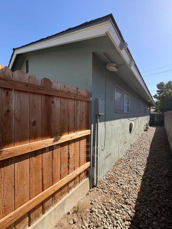 Visalia Condo: 3108 West Walnut Ave