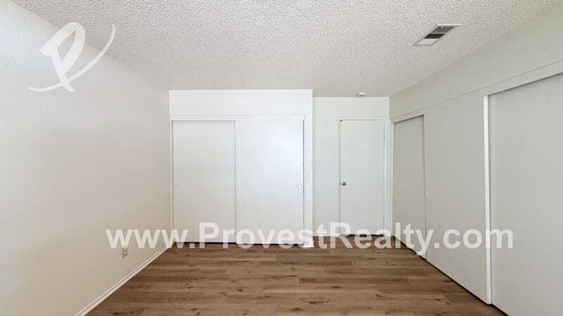 Victorville House: 13269 Llano Rd