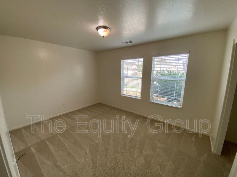 Visalia House: 1025 West Reese Ct