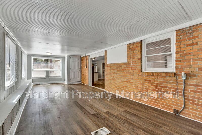 Greenville House: 17 Miracle Drive