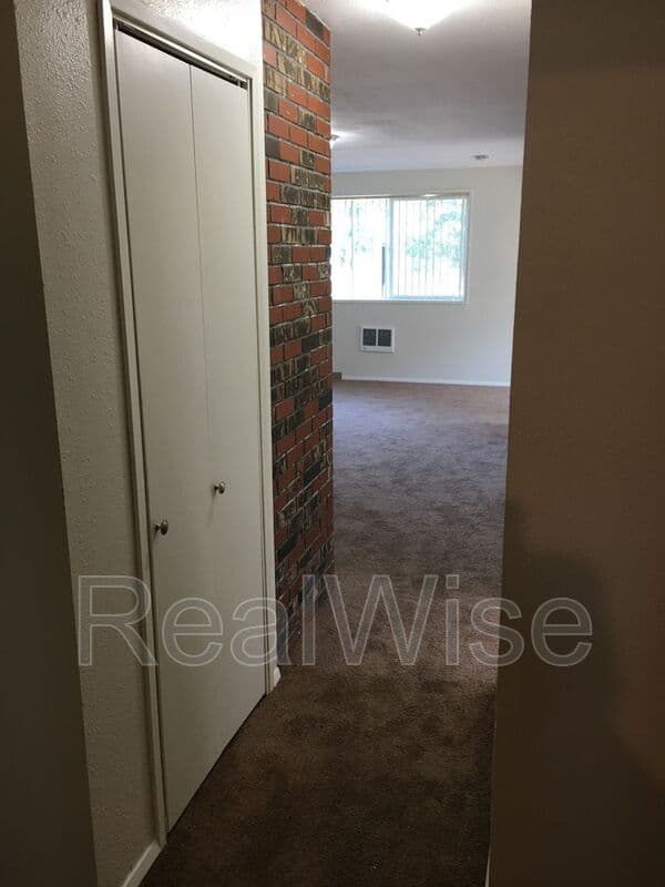 Gresham Condo: 17838 NE Multnomah Dr