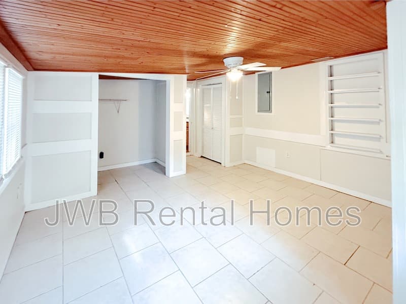 Jacksonville House: 3869 Concord St