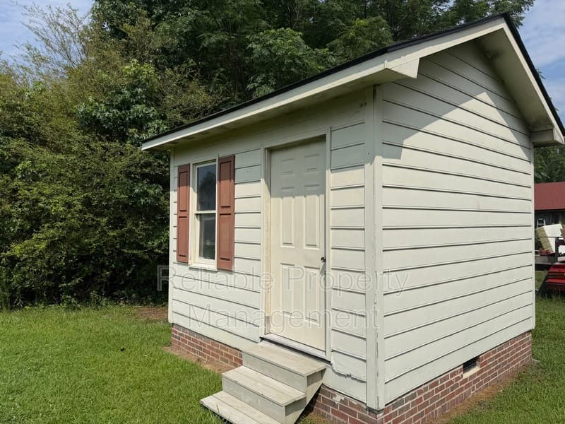 Raleigh House: 6600 Walnut Cove