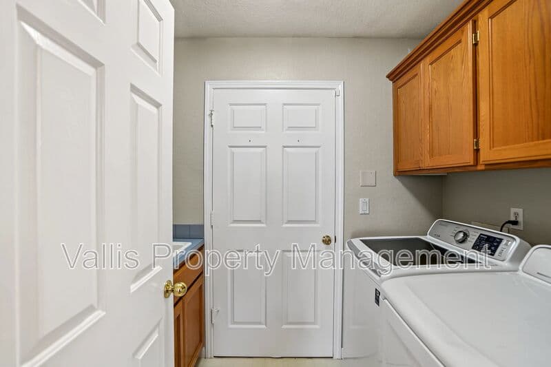 Salem House: 4468 Countryside Ct NE