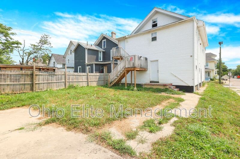 Columbus House: 85 S Wheatland Ave