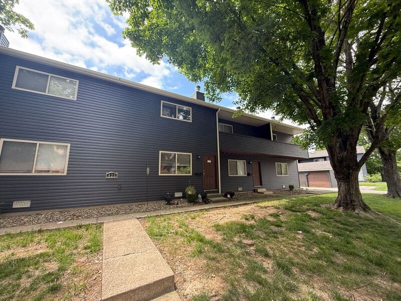O'Fallon Condo: 823 N Cherry St