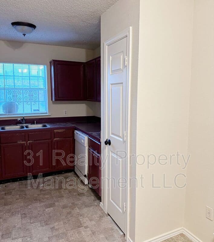 Duncanville House: 912 Fairbanks Circle