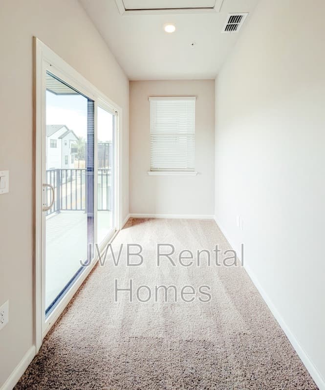 Jacksonville Townhome: 162 Barstow Pl