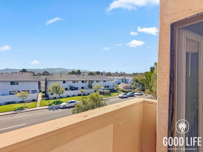 La Jolla Condo: 8310 Via Sonoma