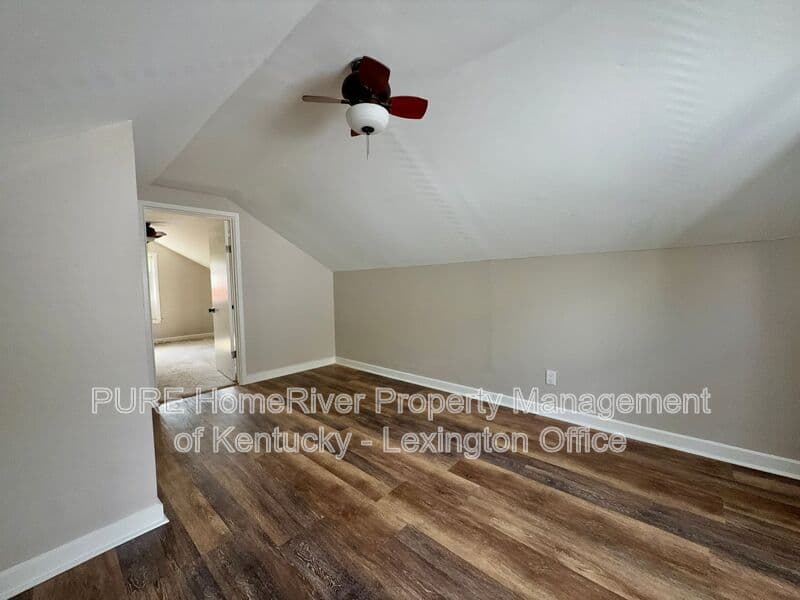 Lexington House: 839 Henry Clay Blvd