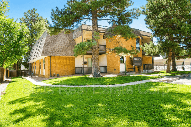 Lakewood House: 1330 Zephyr St.