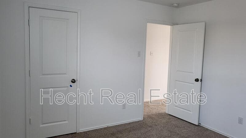 San Marcos House: 348 Geode Glen