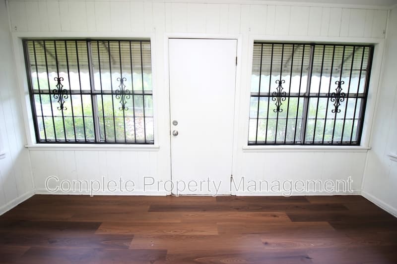 Adamsville House: 126 Front Street