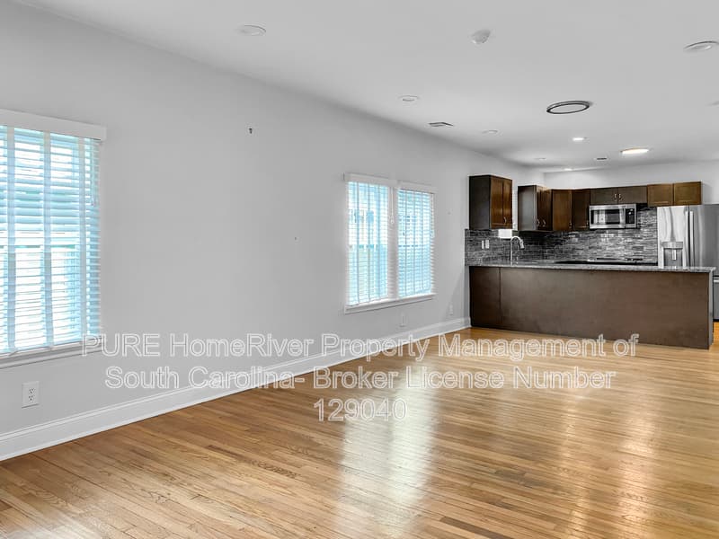 North Charleston House: 1919 Norwood St