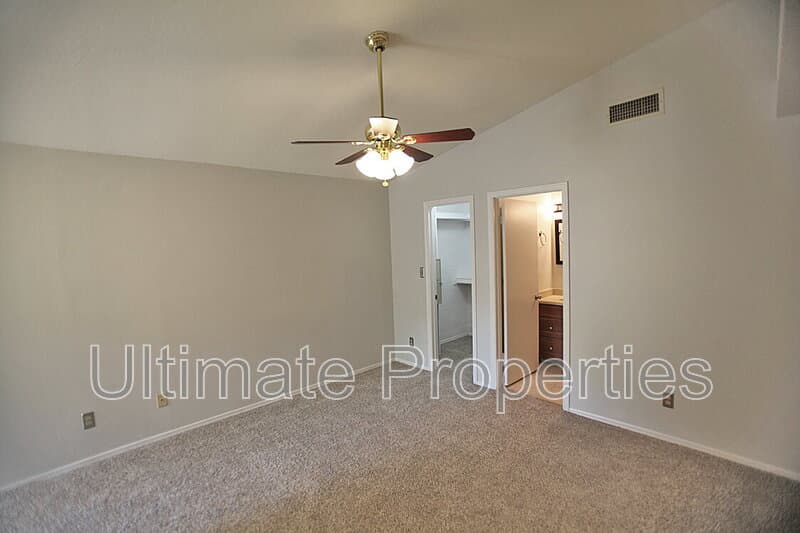 Peoria House: 8140 N 107th Ave