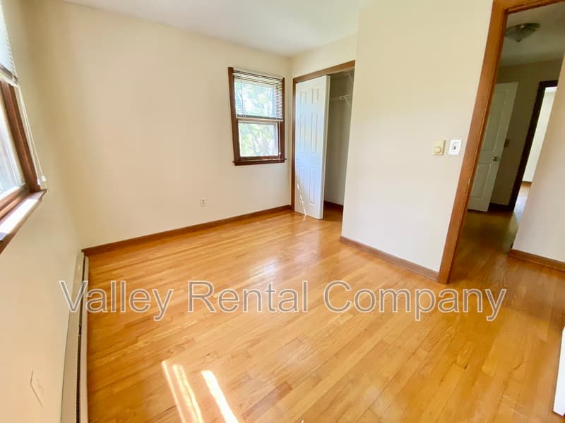 Hadley House: 73 Rocky Hill Rd