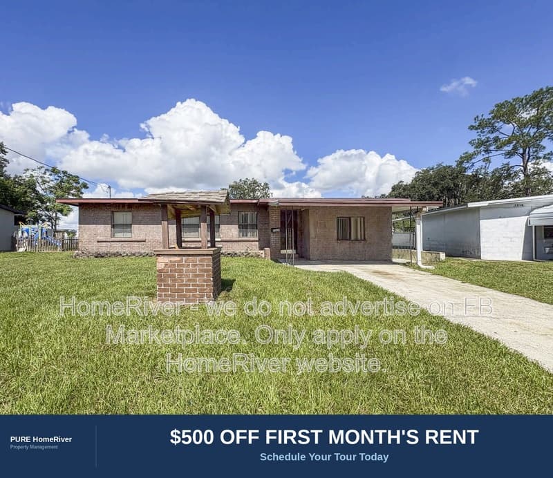 Leesburg House: 1316 Dora Dr