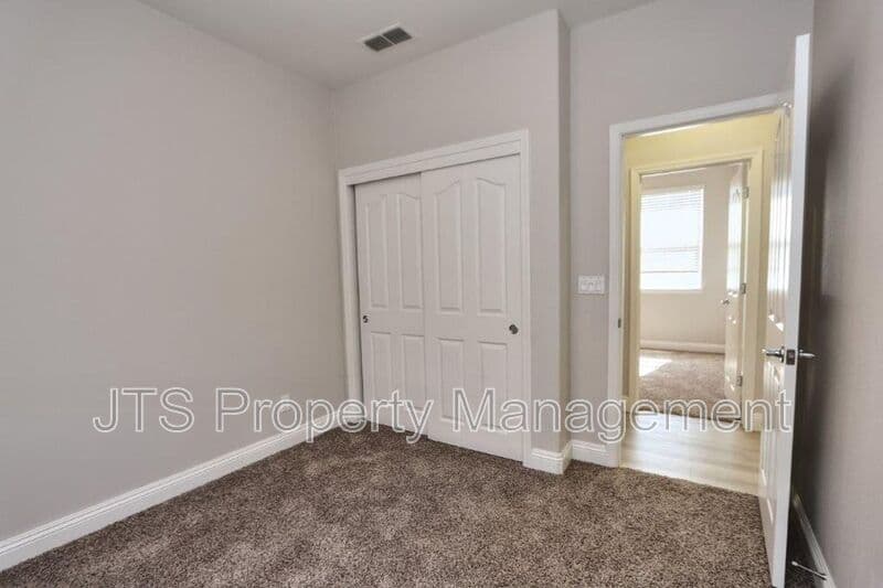 Sacramento House: 5424 Washoe Street