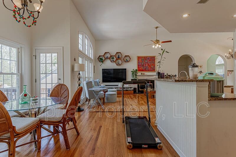 Greer House: 209 Birchleaf Ln