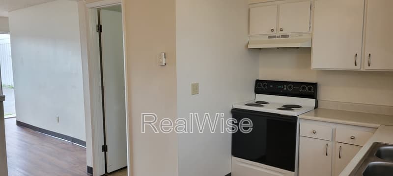 Grants Pass Townhome: 1112 SW 5th St