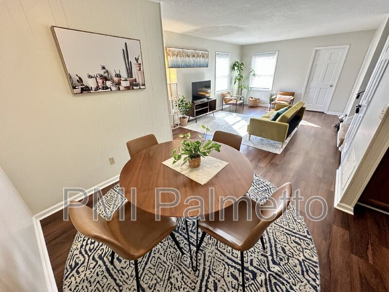 Columbia Condo: 2405 Duncan Street