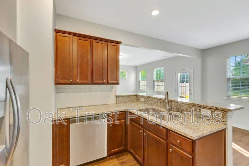 Moncks Corner House: 220 Lazy River Lane