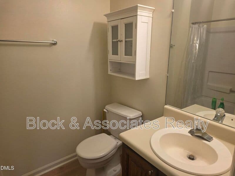 Raleigh House: 6550 Thetford Ct