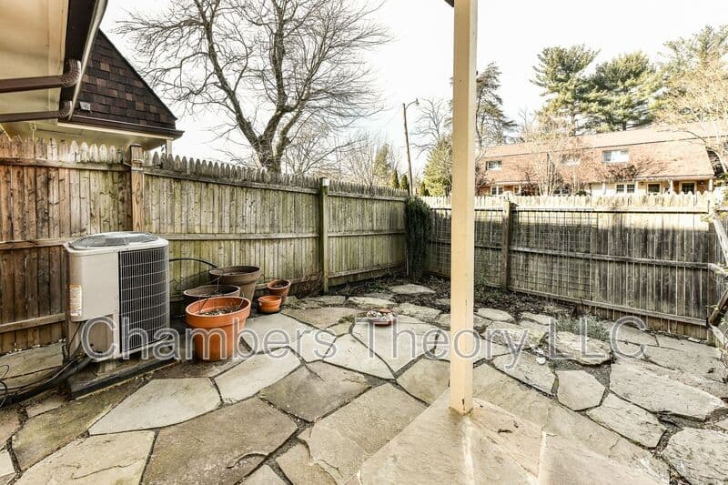 Falls Church Condo: 445 Hampton Ct