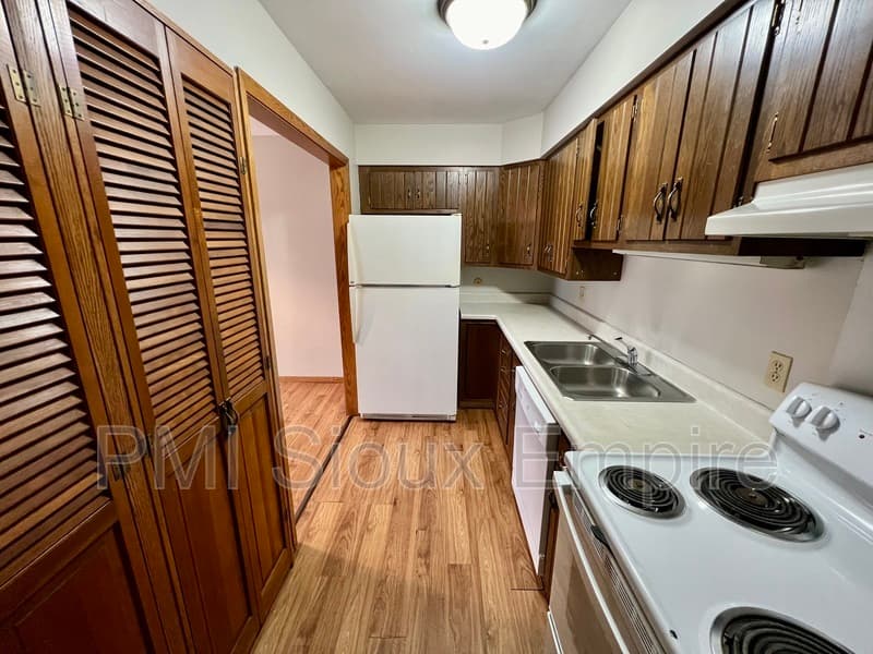 Sioux Falls House: 2508 S Cliff Ave.