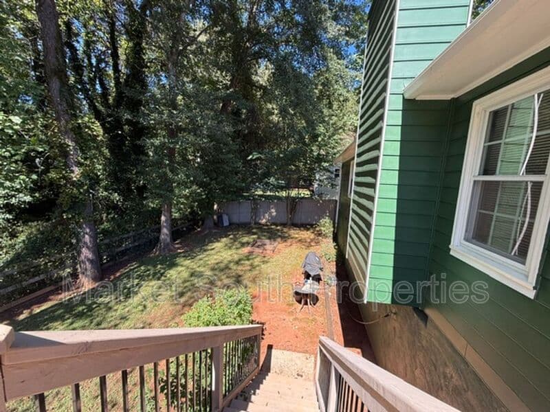 STONE MOUNTAIN House: 1239 AUTUMN HILL LANE