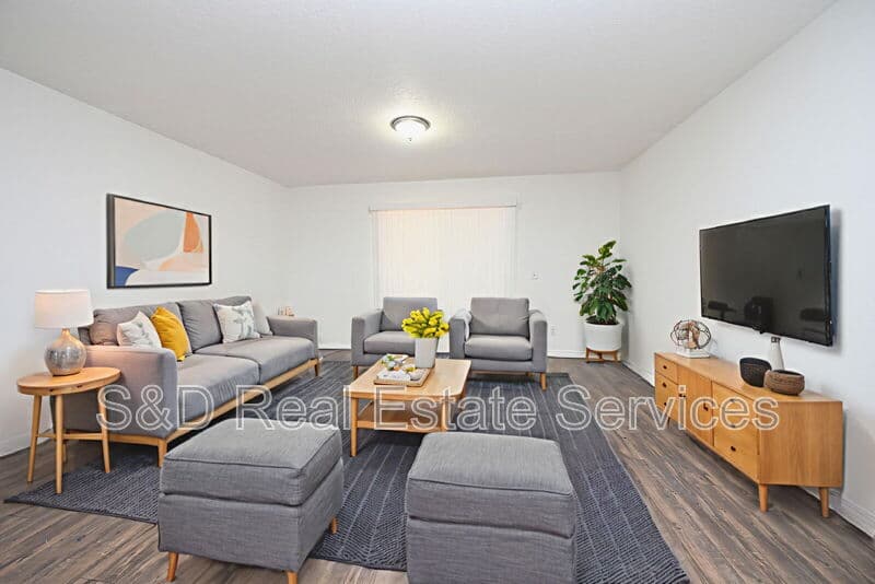 Lakeland House: 2238 Caspian Dr