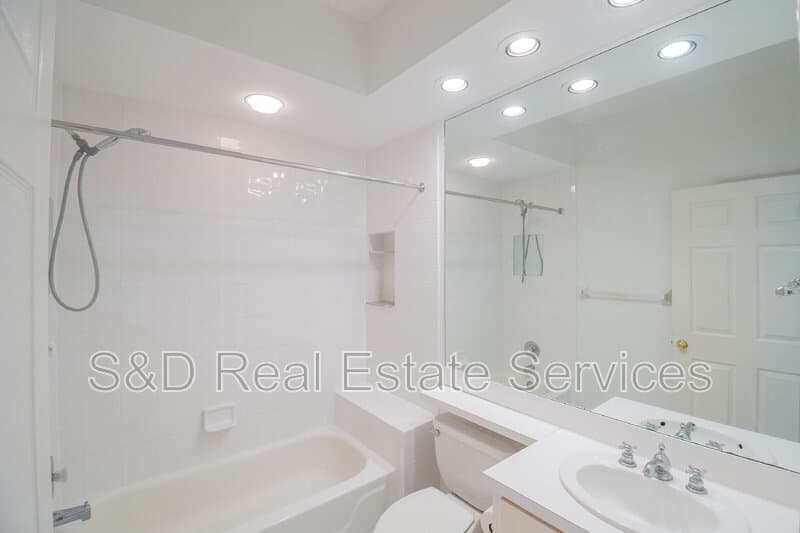 Lakeland Condo: 447 Enclave Place