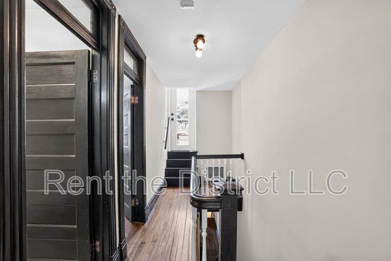 Washington Townhome: 37 Rhode Island Avenue NW