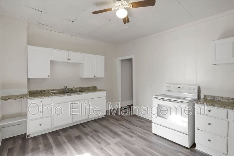 Columbus House: 2709 Sullivant Ave