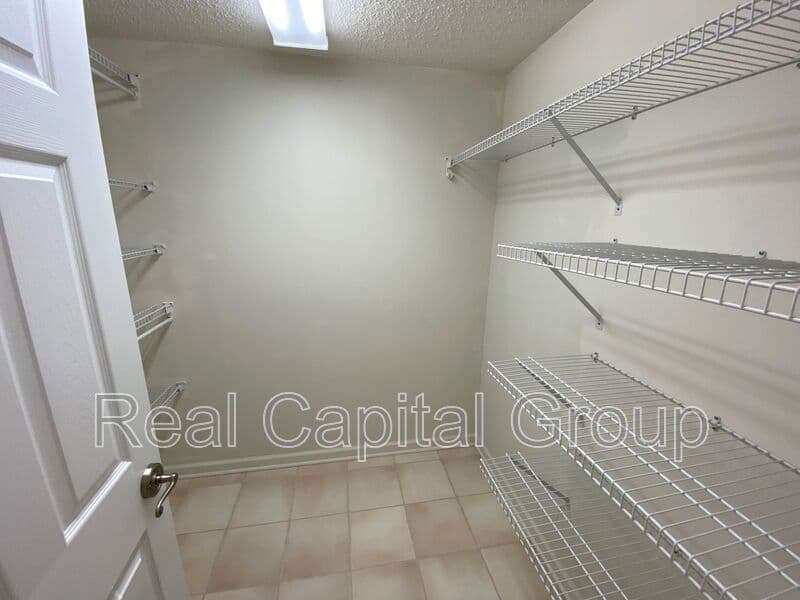 East Amherst House: 71 Berwick Ln