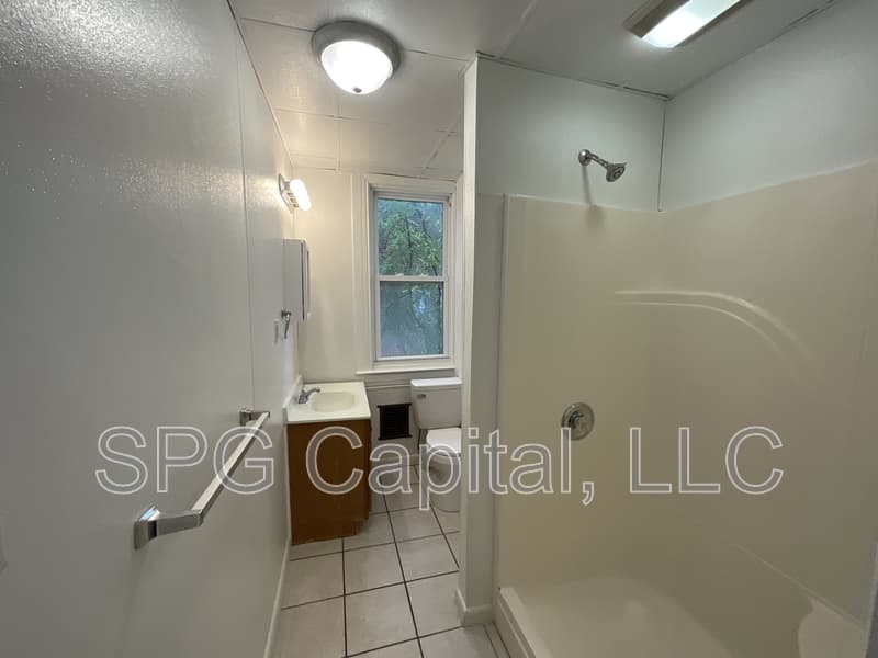 York House: 231 W Jackson St