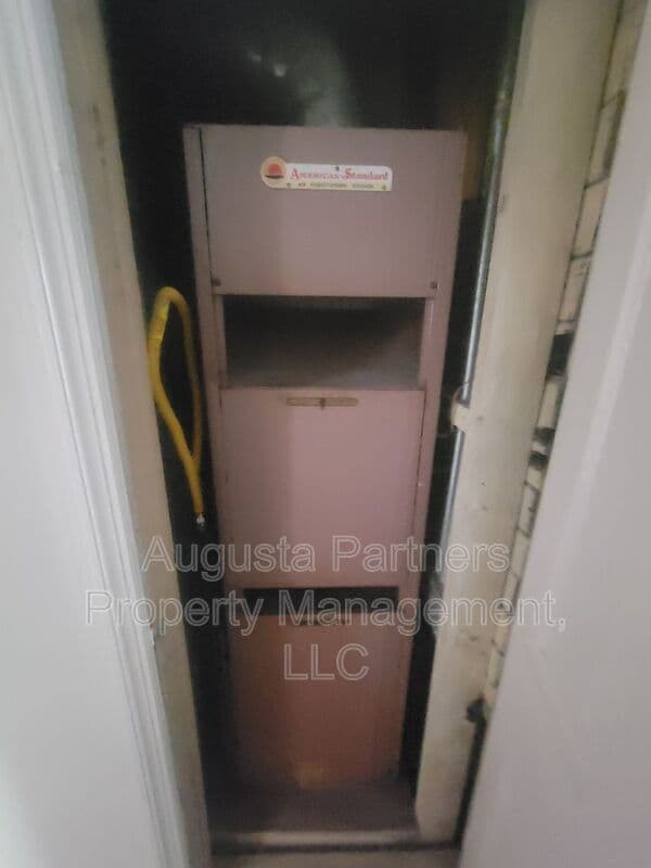 Augusta House: 1330 Wingfield St