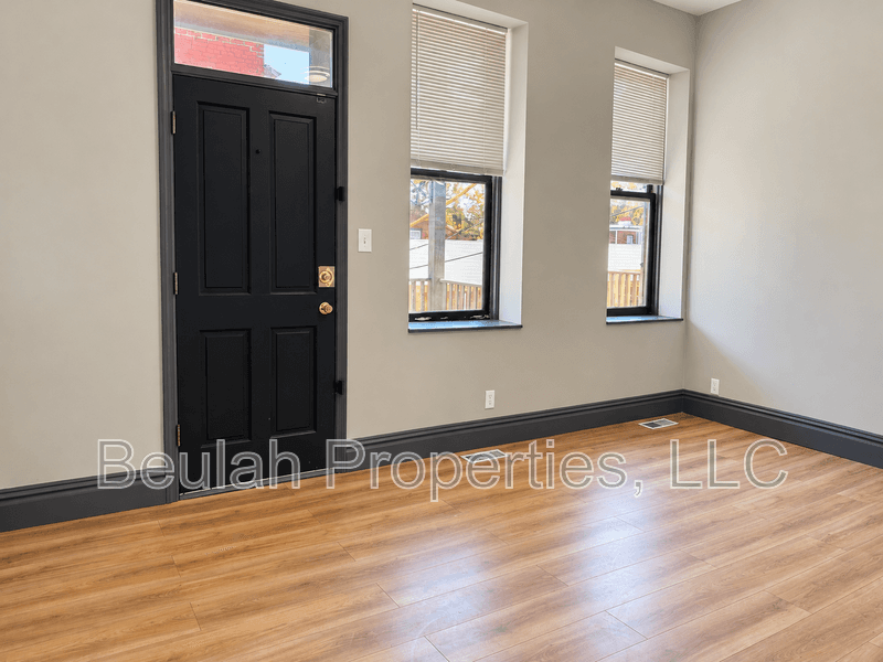 St. Louis House: 2012 S. 12th St - 1F