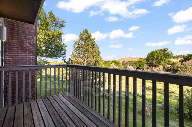 Golden Townhome: 206 South Holman Way